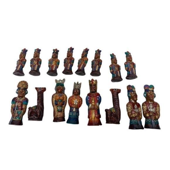 CONQUISTADORS VS AZTECS EUC WOOD ,& PORCELAIN CHESS BOARD - Picture 4 of 9